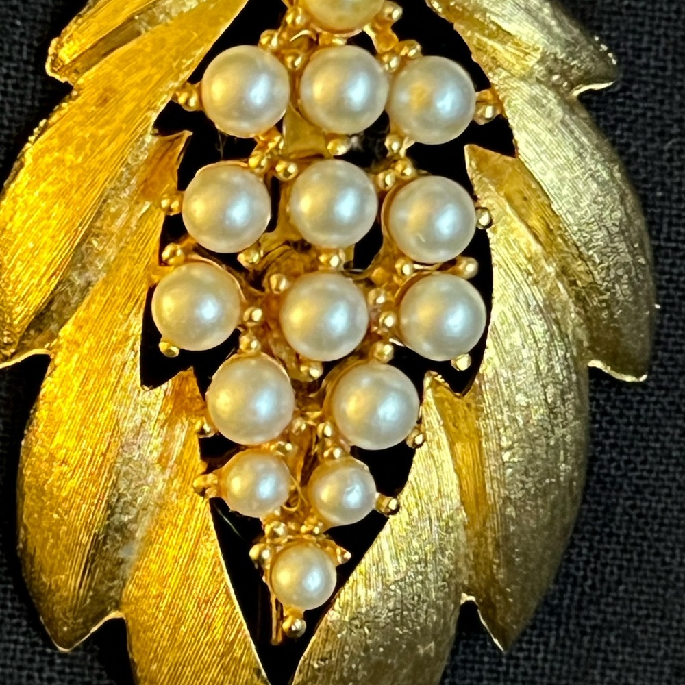 Vintage JJ Brooch - Picture 2 of 10